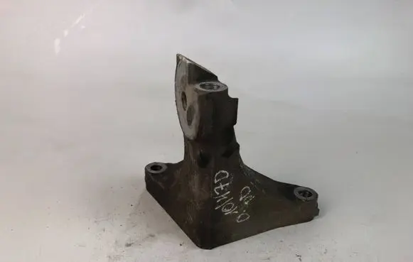 Subaru Outback Engine mounting bracket