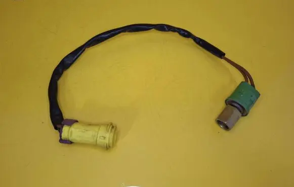 Audi 80 90 B3 Air conditioning (A/C) pressure sensor 8A0959482AB