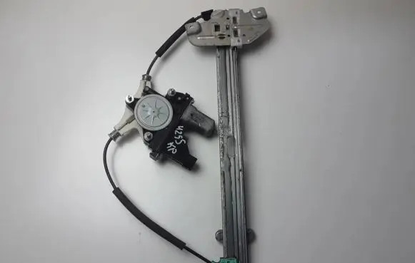KIA Rio Front door window regulator with motor 824501W010
