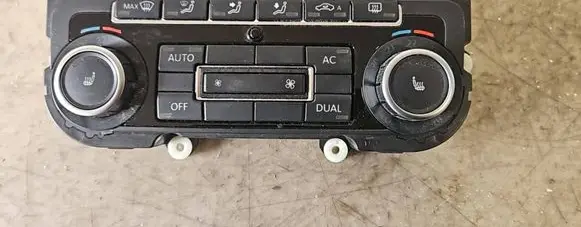 Volkswagen Touran II Climate control unit 5K0907044CN SW0808 5HB00974651