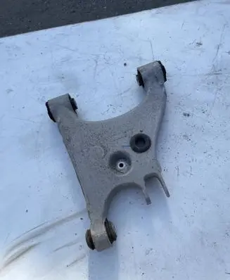 Tesla Model 3 Rear upper control arm/wishbone 610451028