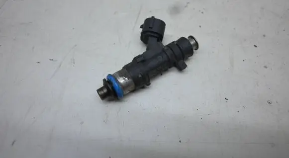 Audi A4 S4 B8 8K Fuel injector 06H906031