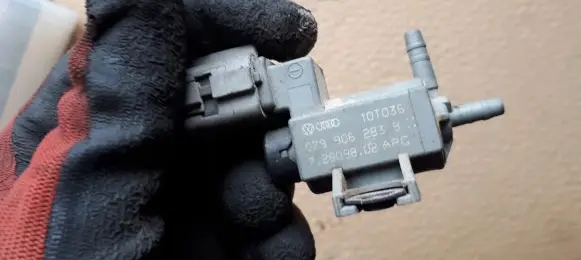 Audi A4 S4 B8 8K Turbo solenoid valve 079906283B