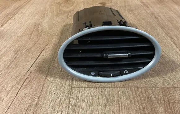 Ford Focus Dashboard side air vent grill/cover trim 4M51A014L21AD 4M51A014L21BC 6N41A014L21C