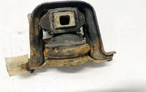 Peugeot 207 Engine mount bracket
