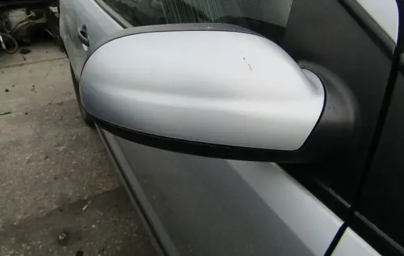 Volkswagen Fox Manual wing mirror 