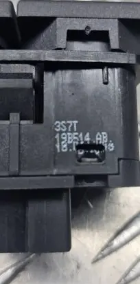 Ford Mondeo Mk III Tailgate/trunk/boot open switch 19B514