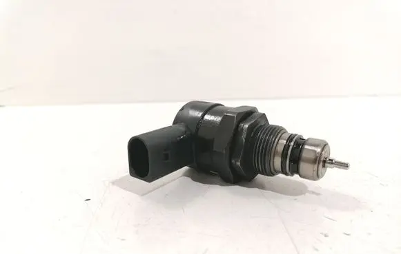 BMW 7 E65 E66 Fuel pressure regulator 0281002481