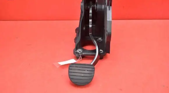 Renault Laguna III Accelerator throttle pedal 465010003R