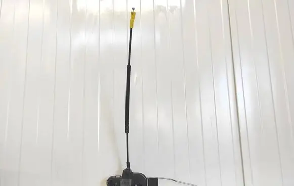 Opel Insignia A Rear door lock 13579557