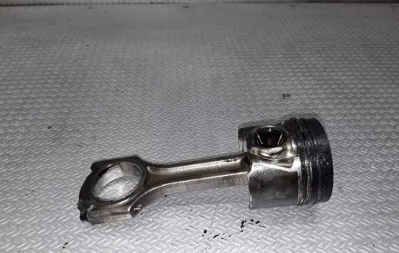 KIA Cerato Piston with connecting rod