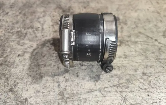 Engine coolant pipe/hose
