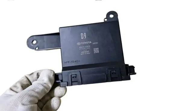 Toyota RAV 4 (XA50) Air conditioner control unit module 8865042890 2775007941
