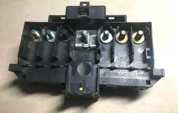 Mercedes-Benz C W203 Fuse box set 2035450301 2035450703