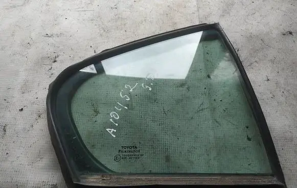 Toyota Avensis T270 Rear vent window glass as2