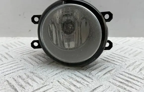 Toyota Avensis T270 Front fog light 812100D041 812100D042