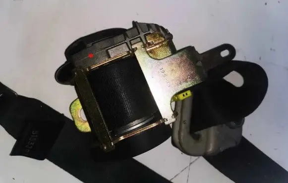 Toyota Corolla E120 E130 Front seatbelt 0402069