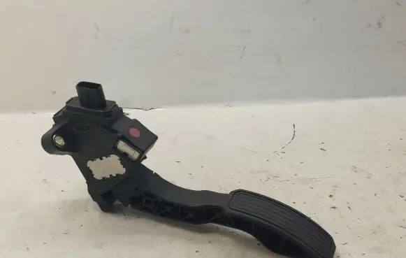 Toyota Avensis T270 Accelerator throttle pedal 7811002020 09133B