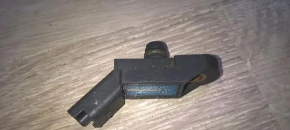 Peugeot 406 Air pressure sensor 0261230057 9639418880