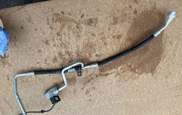 Renault Zoe Air conditioning (A/C) pipe/hose 924871682R