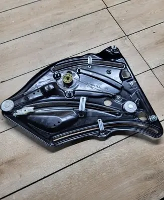 Mercedes-Benz E A207 Rear window lifting mechanism without motor