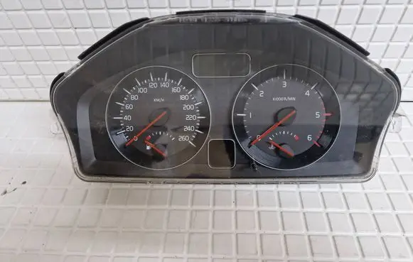 Volvo V50 Speedometer (instrument cluster) 30765311 69199470T 36000199