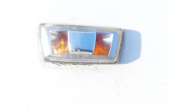 Front fender indicator light