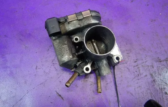 Volkswagen Polo III 6N 6N2 6NF Throttle body valve 030133062C