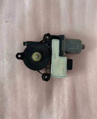BMW M8 F91 F92 G14 G15 Front door window regulator motor 9466690 E007114081B