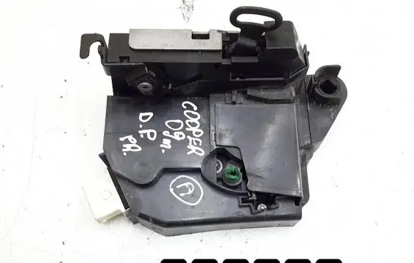 Mini Cooper Hatch Hardtop Front door lock 055676711