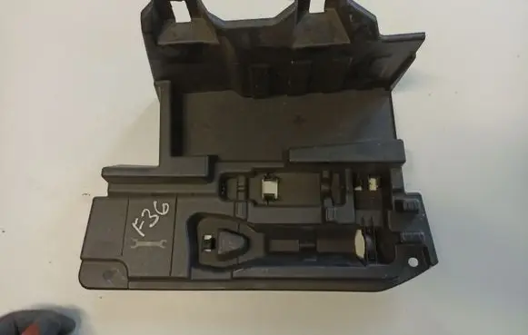 BMW 4 F36 Gran coupe Tool box 7309514 20024110
