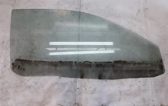 Mitsubishi Colt Front door window glass four-door