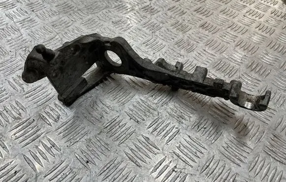 Mercedes-Benz C W205 Engine mounting bracket A6510940427
