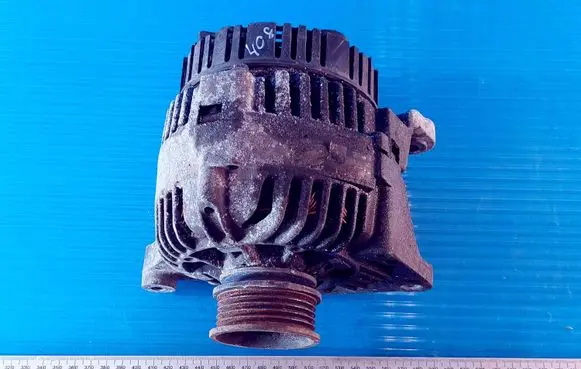 Audi A4 S4 B5 8D Generator/alternator 058903016E