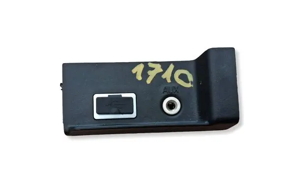 Volvo V60 AUX in-socket connector 31285608