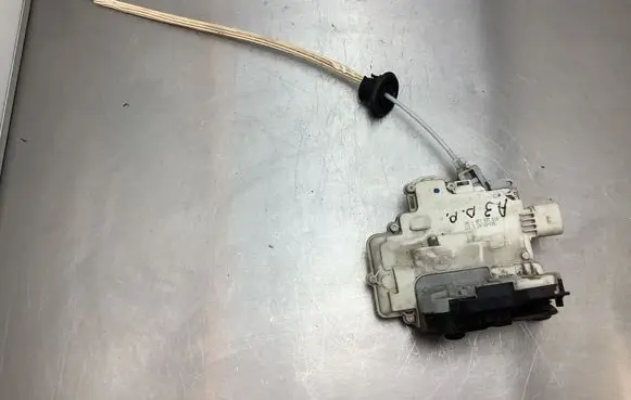 Audi A3 S3 8P Front door lock 4F1837016
