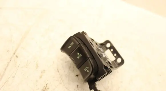 Steering wheel buttons/switches