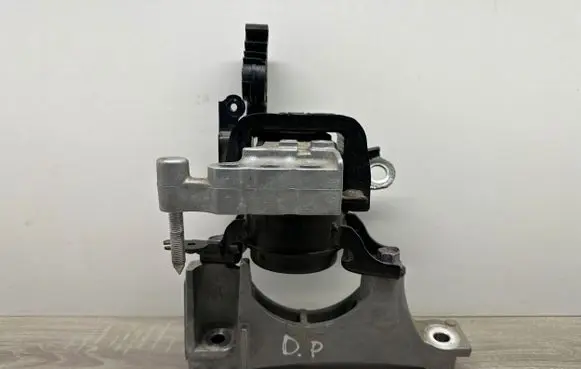 Toyota RAV 4 (XA50) Engine mount bracket K6031553