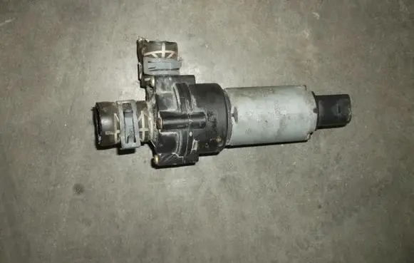 Volkswagen PASSAT B5.5 Electric auxiliary coolant/water pump 1J0965561A