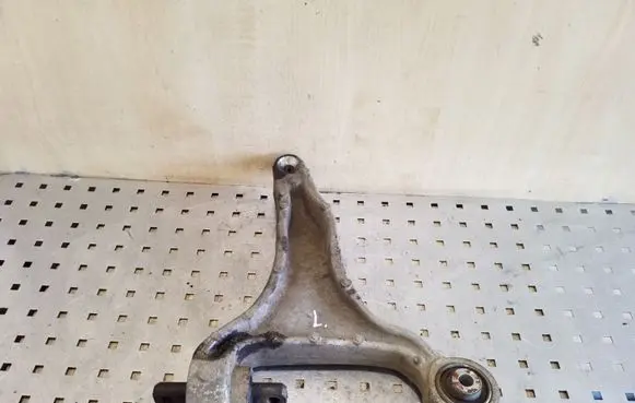 Volvo XC70 Front lower control arm/wishbone