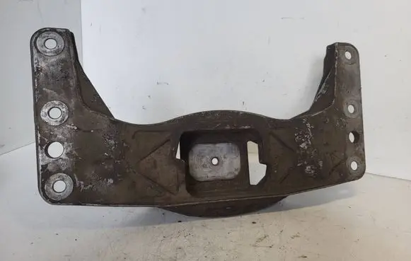 BMW 5 E60 E61 Gearbox mounting bracket 6761106