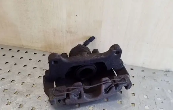 Skoda Superb B6 (3T) Front brake caliper