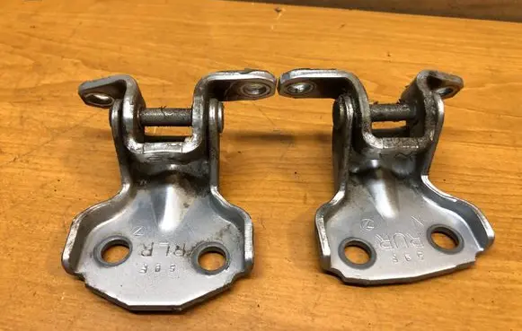 Subaru Impreza II Rear door hinge set 