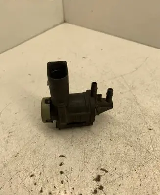 Volkswagen PASSAT B6 Vacuum valve 1J0906283C