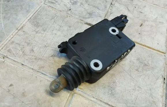 Opel Astra G Central locking motor 90460062 1101215 5406