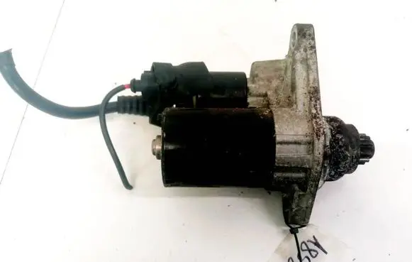 Volkswagen Golf V Starter motor 0001120404