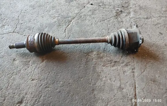 Suzuki Grand Vitara II Front driveshaft