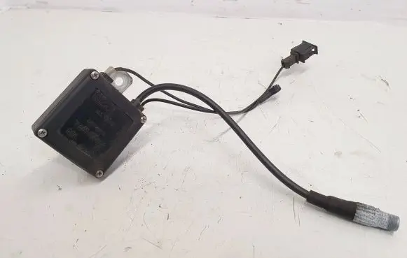Volkswagen Multivan T4 Aerial antenna amplifier 701035577A