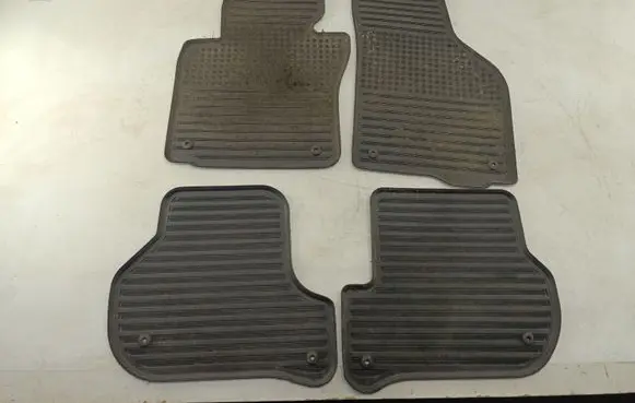 Skoda Octavia Mk2 (1Z) Car floor mat set 1Z1862451