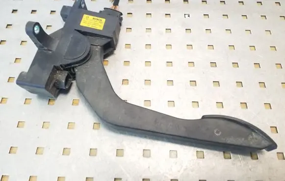 Iveco Daily 35 - 40.10 Accelerator throttle pedal 0281002633 504061735